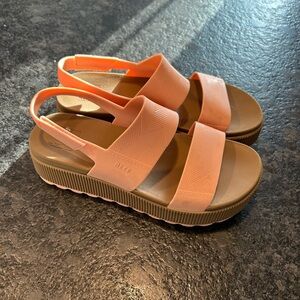 Reef vista higher sandals- peach & tan sz 10